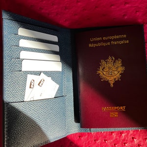Porta pasaporte/tarjeta de registro en auténtica piel de caimán y piel de vacuno Epsom