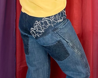 2000s Michiko Koshino regular waist embroidered jeans size medium