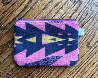 Petite pochette violette en laine et toile cirée de style sud-ouest, pochette à fermeture éclair