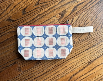Geometrische blaue Reißverschlusstasche aus Canvas, Schminktasche, Reisetasche