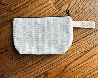 Pochette zippée en toile demi-lune grise et blanche, trousse de maquillage, pochette de voyage