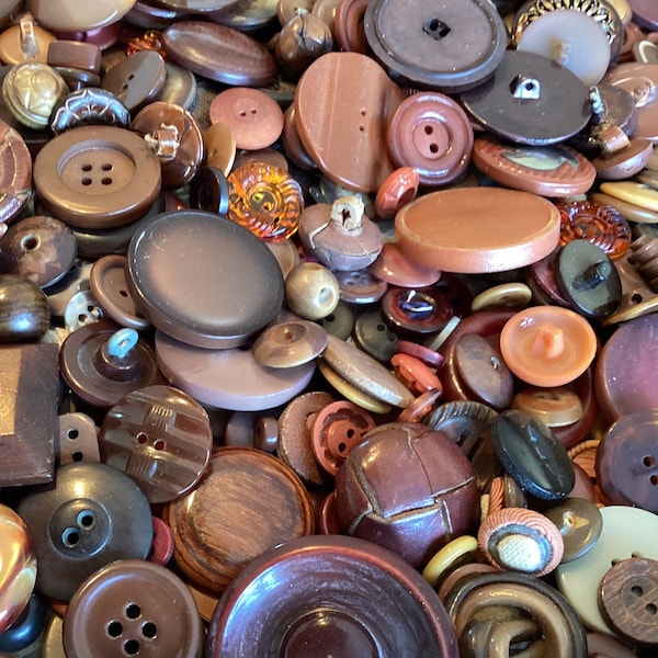 Vintage mixed lot fall Color buttons / rust, brown, gold plastic, Celluloid, vegetable ivory, wood, sewing buttons