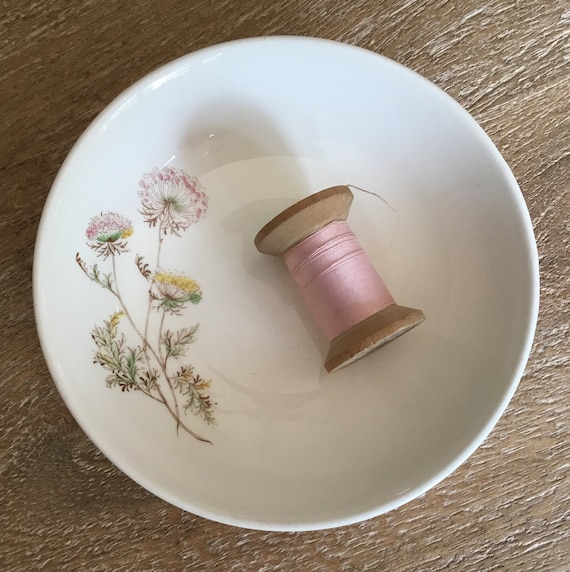 Sweet vintage porcelain flower trinket dish paste… - image 2