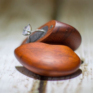 Verlovingsring doosje in de vorm van een hart