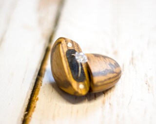 Scatola Porta Anelli A Cuore In Legno Di Noce Con Velluto E Chiusura Magnetica, Astuccio Per Fidanzamento E Matrimonio
