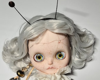 Custom Blythe,art doll,  OOAK cutom doll,cracked face,Queen bee,blythe clothes,Blythe doll,