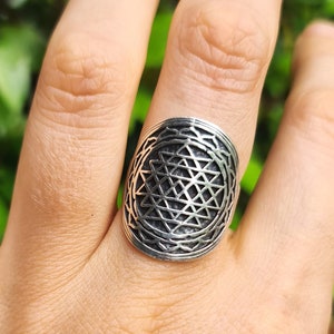 Sri Yantra Ring STERLING SILBER 925 Shri Yantra Heiliges Symbol Geometrie Harmonie Spiritualität Talisman Amulett Neun ineinander greifende Dreiecke
