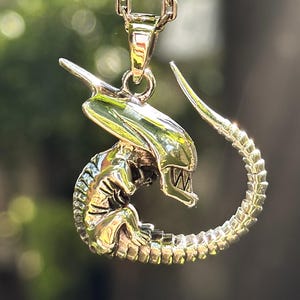 Pendentif extraterrestre en argent sterling 925 xénomorphe espace créature cosmique cadeau design exclusif