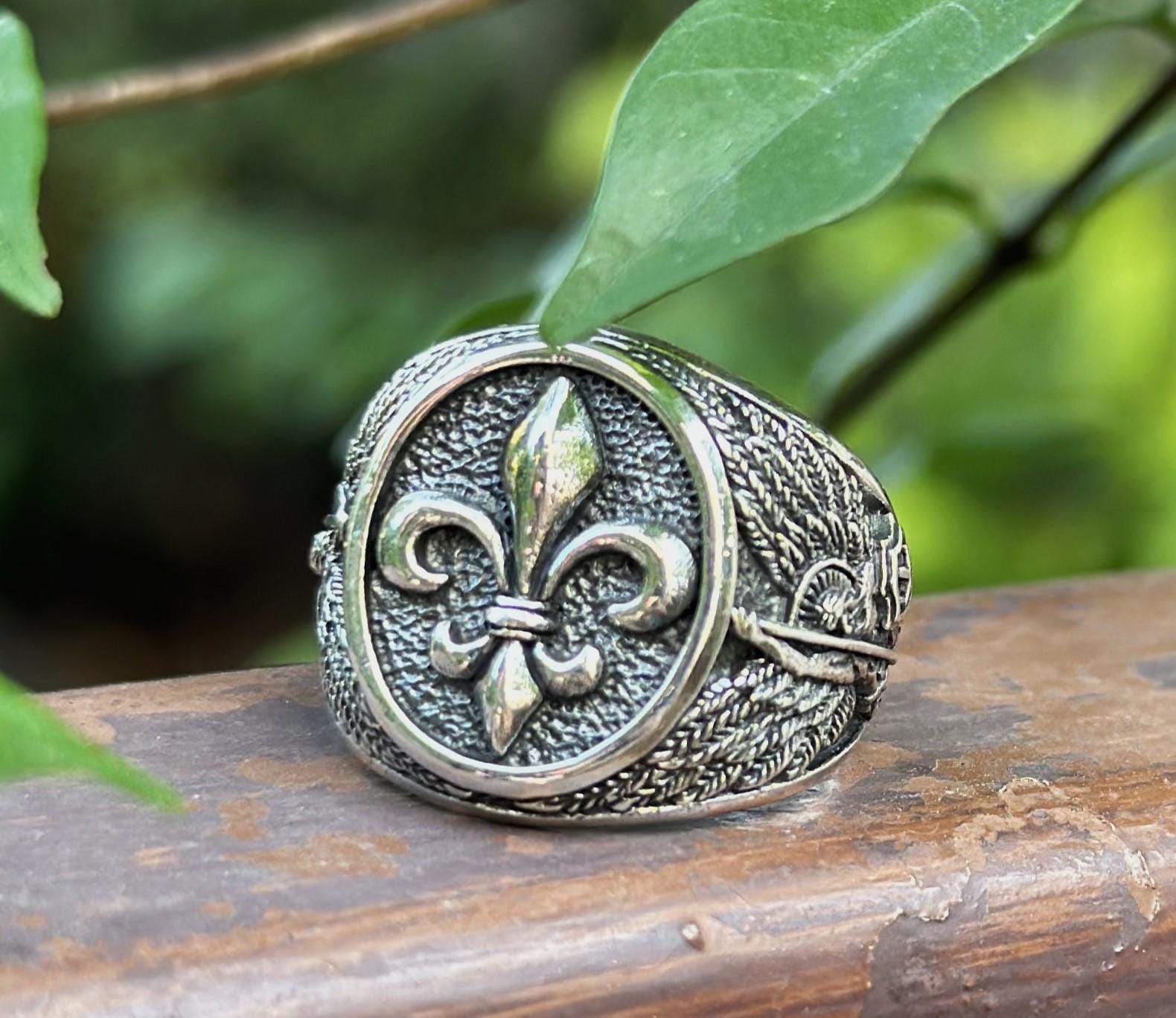 Pig Designs Fleur De Lys Ring クレイジーピッグヘビー・フルール・ド