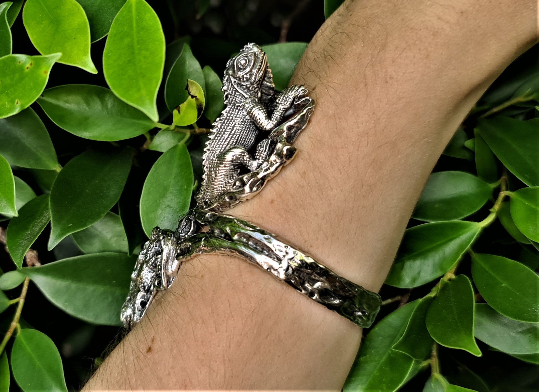 44108 - Gecko Lizard & Emerald Hook Bracelet – Lone Palm