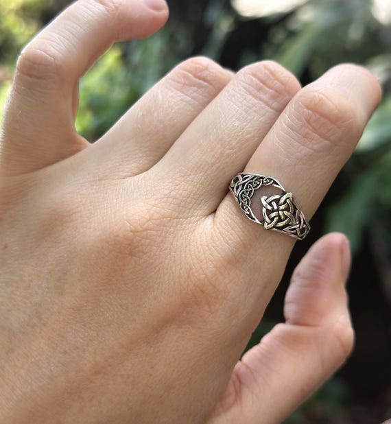 Witch's Knot Ring 925 Sterling Silver Crescent Moon Magic Celtic