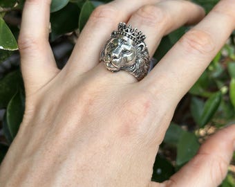 ライオンリング 925スターリングシルバー 王冠を戴いたライオンの頭