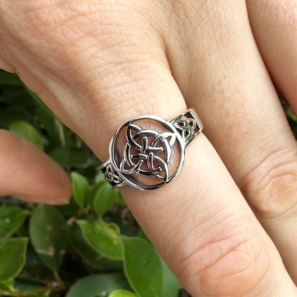 Witch's Knot Ring 925 Sterling Silver Protection Talisman Occult Magic Amulet Sacred Symbol of Unity and the Infinite Magic Knot