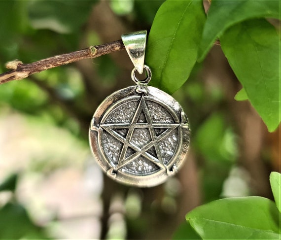 92.5 Sterling Silver Pendant Pentagram Star In Celtic Knot Border