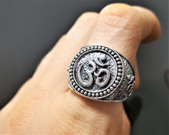 Om Running Unisex Oxidised Ring For Girls - Silver Palace