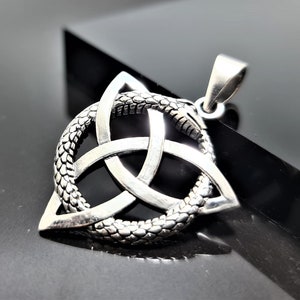 Colgante Triquetra Ouroboros Plata de Ley 925 Triskele Nudo Celta de la Trinidad Triquetra Símbolo Sagrado Nórdico Serpiente que se muerde la cola