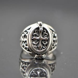 Silver Locket Ring Knight Templar Cross 925 Sterling Cross Poison Hidden Compartment Talisman Silver gift