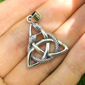 Pendentif Triquetra Ouroboros en argent sterling 925 serpents imbriqués tourbillon occulte riskele celtique trinité noeud symbole sacré Talisman