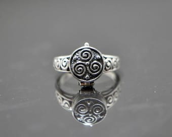 Triskelion Locket Ring 925 Sterling Silver Locket Tri Viking Poison Secret Compartment Infinity Sacred Talisman Amulet