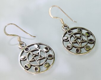 Pendientes de pentagrama con fases lunares en plata de ley 925. Estrella de cinco puntas, pentáculo, equilibrio energético, astrología, símbolos sagrados, talismán ocultista.