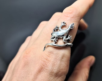 Anel de Lagarto em Prata de Lei 925 - Joia Artesanal com Desenho de Lagarto Gecko - Presente Ideal para Presente