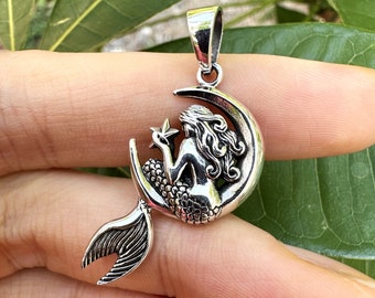 Meerjungfrau Anhänger STERLING SILBER 925 Kleine Meerjungfrau auf Halbmond Stern Fisch Sirene Ozean Kreatur Geschenk Nautik Strand Charm Glück Strand