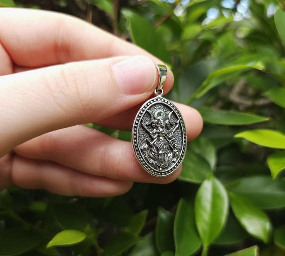 Segno Religioso Di Tripla Luna. Logo Wicca Simbolo Neopaganesimo Dea E Fiore Icona Della Vita Tatuaggio Geometria Sacra Image203219844
