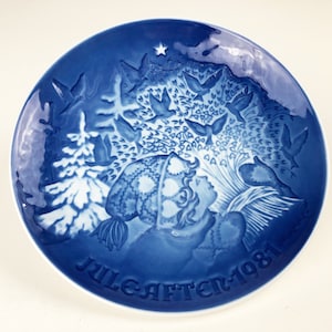 1981 Bing and Grøndahl porcelain Christmas Plate, Theme: 1981 - Juleneget / Christmas peace, Denmark