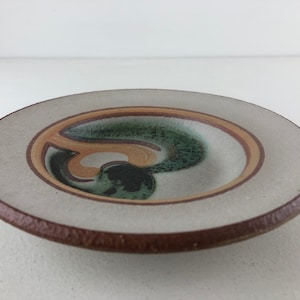 Attractive stoneware Søholm bowl designed by by Noomi Backhausen. Søholm,  Bornholm Denmark 1970s Mid Century Modern design