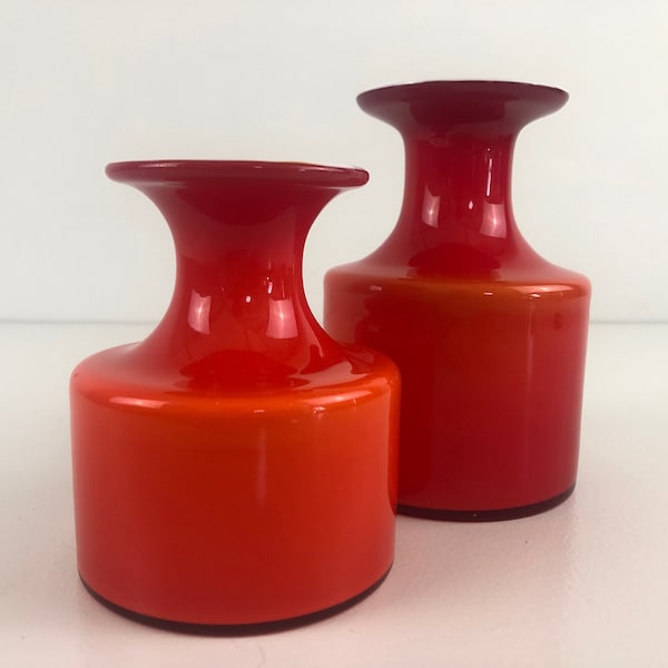 Red Carnaby pot vase, design Per Lütken, cased glass Holmegaard Glassworks. Kastrup Denmark  1968 Mid Century Modern, Pop Art