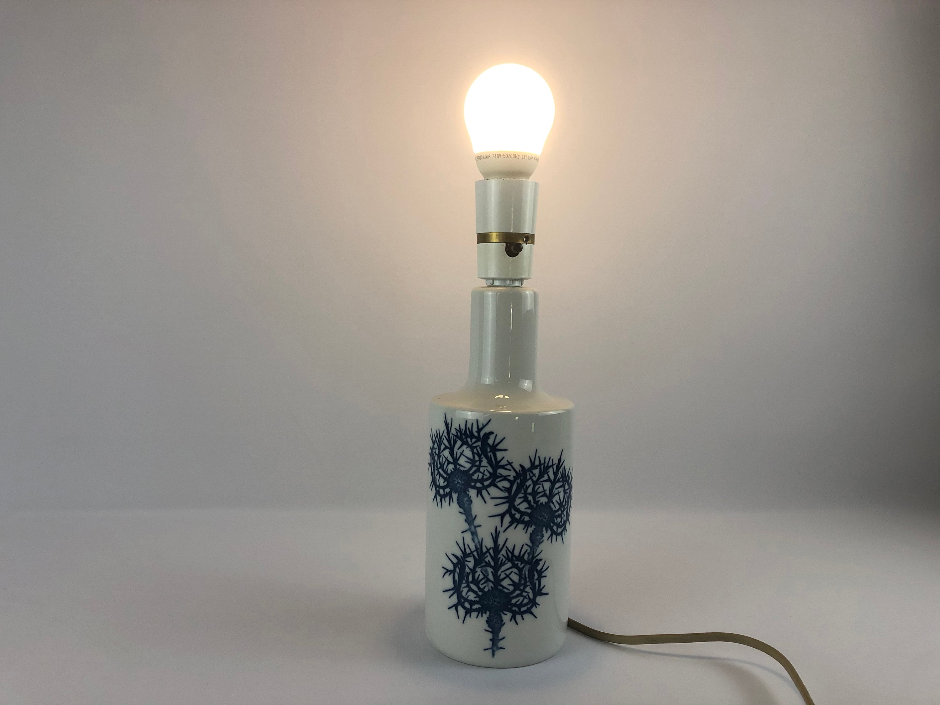 types-of-antique-lamps-identifying-the-different-designs-lovetoknow