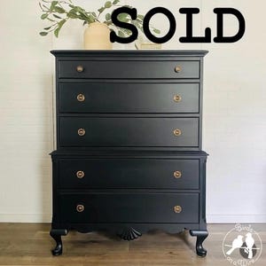 SOLD*** Vintage Solid Wood Dresser/ Chest of Drawers / Dresser