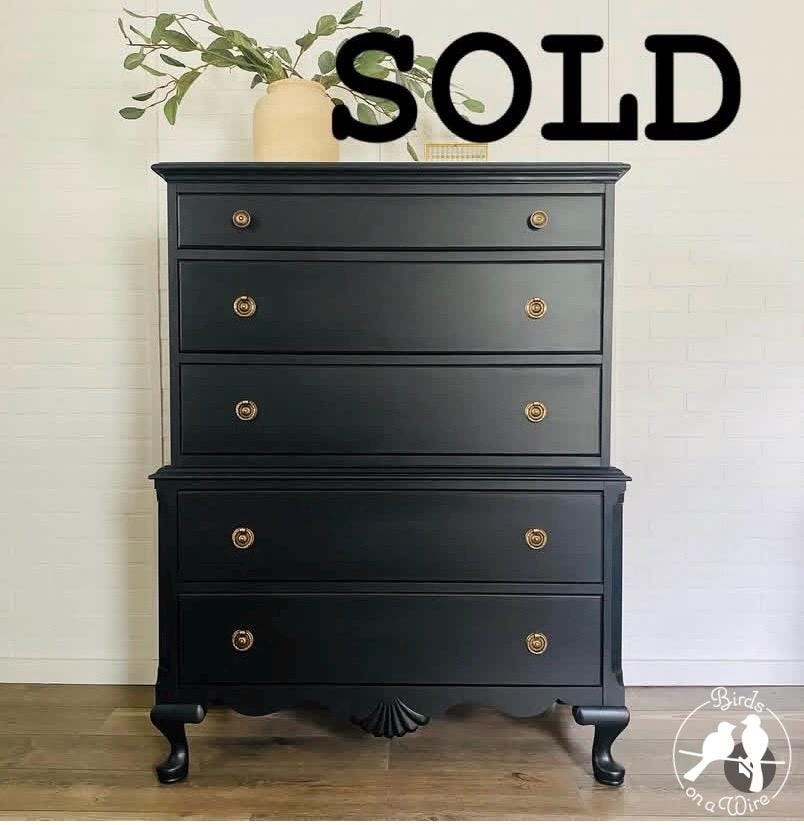SOLD*** Vintage Solid Wood Dresser/ Chest of Drawers / Dresser