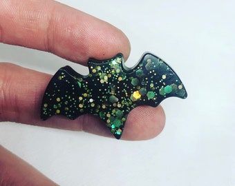 Cute bat badge, bat badge, gothic badge, resin badge, gothic badge, bat pin, goth pin, witch pin, goth gift, spooky pin, alt emo, bat gifts