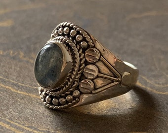 Antique Labradorite Ring, 925 sterling Silver, Natural Gemstone, Boho Statement Labradorite Ring, Elegant ring, Christmas gift for her/him
