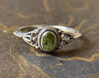 Natural Peridot Silver Ring, Dainty Ring, 925 Sterling Silver Ring, Engagement Ring, Gemstone Ring, Women Ring, gift for Him/Her