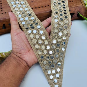 Aplique de escote con espejo dorado: Escote indio hecho a mano para vestidos y caftanes