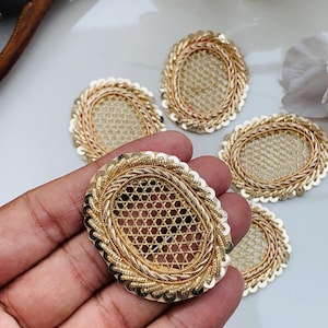 Guldfärgad Zardozi Oval Tygmärke – Handgjort Broderat Brudmotiv (Set om 5)