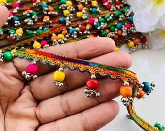 Encaje indio multicolor con borlas y cuentas - Adorno para costura y manualidades (4,5 cm)