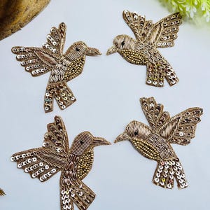 Parche de pájaro Zardozi pesado hecho a mano con trabajo de lentejuelas y perlas, aplique de novia (2 piezas)