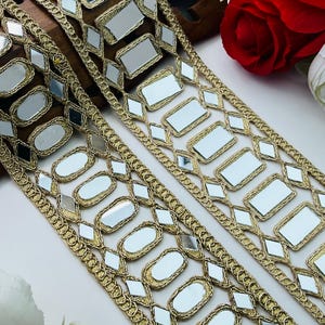Ribete de encaje dorado con efecto espejo – 5,5 cm de ancho. Encaje de diseño para accesorios DIY.