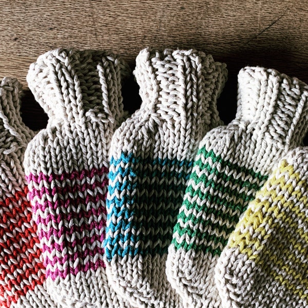 Mini-Wärmflasche mit natürlicher Baumwollschnur, handgefärbt, handgestrickt gestreift