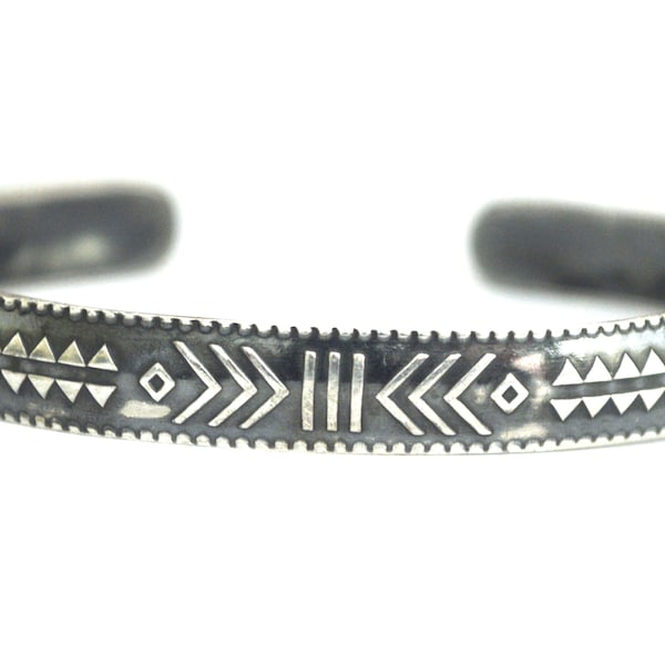Baltic signs silver bangle / cuff bracelet aproce ar Laimas slotiņu