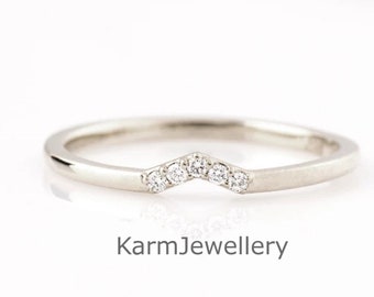 Curved Wedding Band, Diamond Ring, Dainty Ring, Wedding Band, Curved Ring, Five Stone Ring, Comfort Fit Alliance Women,Chevron Stacking Band