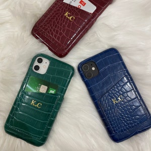 Monogram Croc lederen telefoonhoesje met kaarthouder, aangepaste iPhone-hoes met initialen, aangepaste iPhone 11 7 8 XR-hoesje in reliëf iPhone 12-hoesje