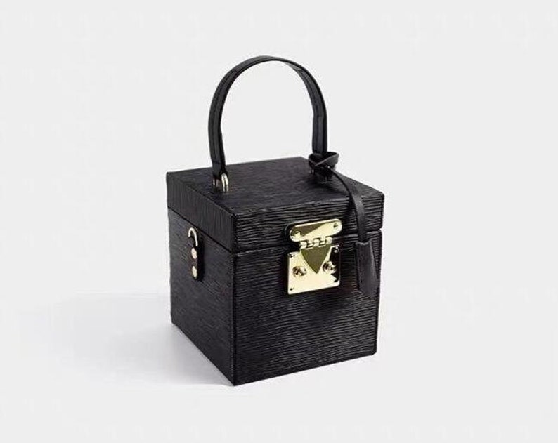 Leather minimal Box crossbody bag, handbag, shoulder bag, purse, gift for her, box bag vintager trendy designer bags handmade lock bag zdjęcie 2