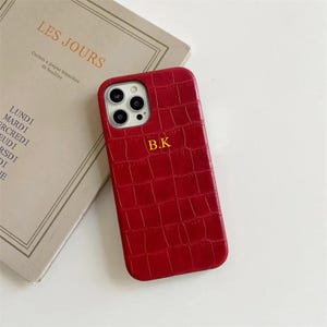 Capa de couro com nome personalizado para iPhone 16 15 14 13 12 11 Pro XS Max X XR 6 7 8 Plus Capa de crocodilo de luxo com iniciais em relevo ideias para presentes