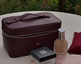Trousse de toilette personnalisée en cuir Saffiano - Trousse de maquillage de voyage monogrammée - Trousse de toilette quotidienne - Cadeaux pour mariées et demoiselles d'honneur
