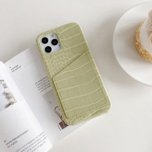 Monogram Croc lederen telefoonhoes met kaarthouder, aangepaste iPhone-hoes met initialen, aangepaste iPhone 16 15 14 13 12 11 7 8 XR hoesje in reliëf