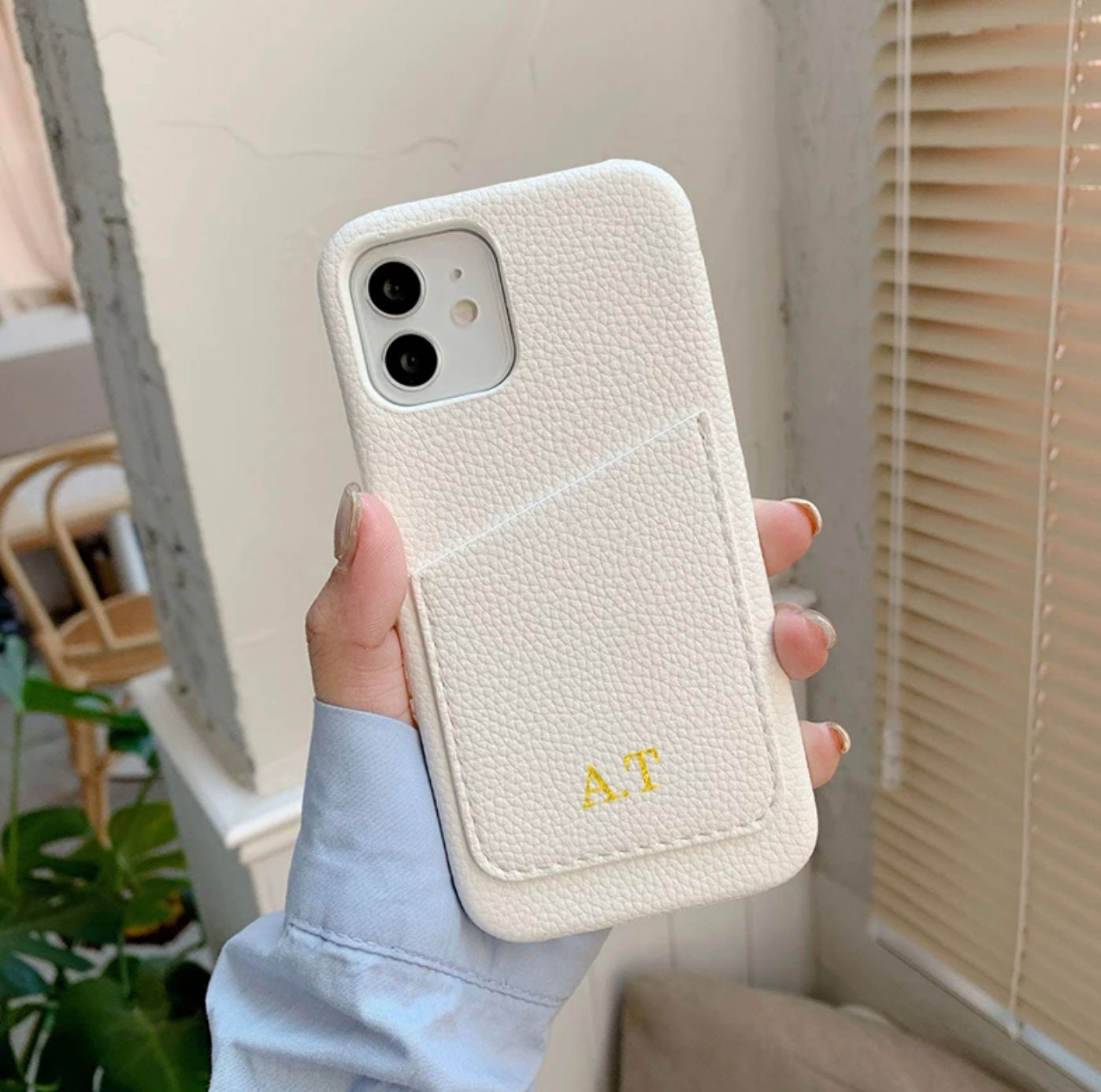 【LOEWE】 Pebble Dice leather iPhone case Loewe Pebble Dice leather iPhone case | mytheresa | REVERSIBLE